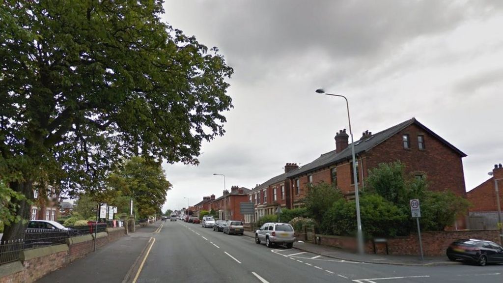 Violent conman injures 92-year-old man in Preston