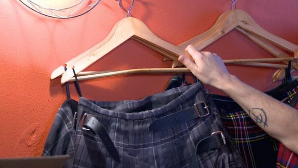 Bar staff stop wearing kilts to fend off female customers BBC News