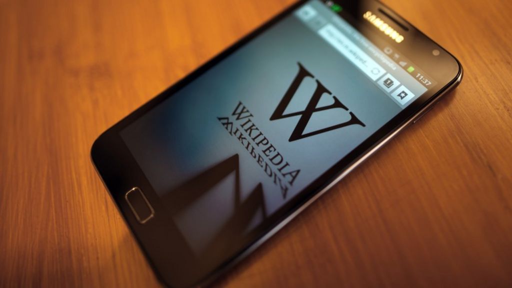Wikipedia launches edit-checking AI