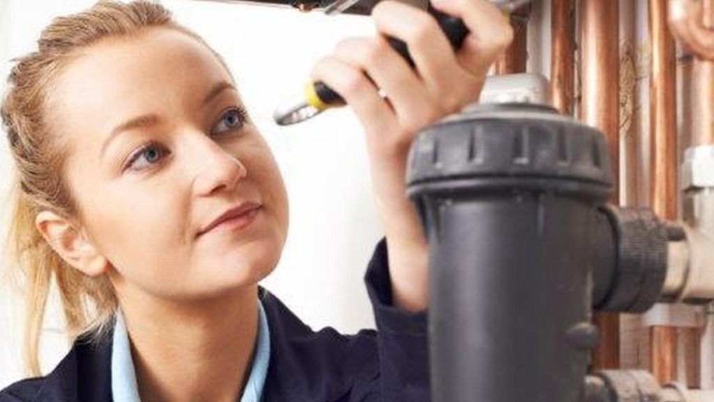Firms offered £2,000 incentive to take on apprentices
