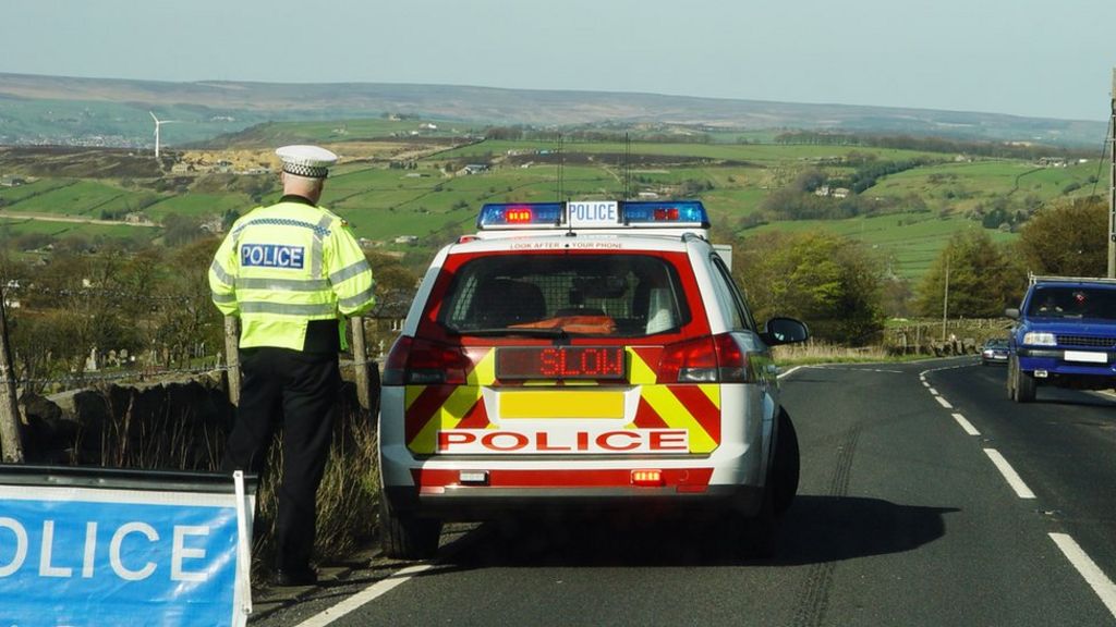 Rural police 'sitting ducks' in UK terror attack - BBC News