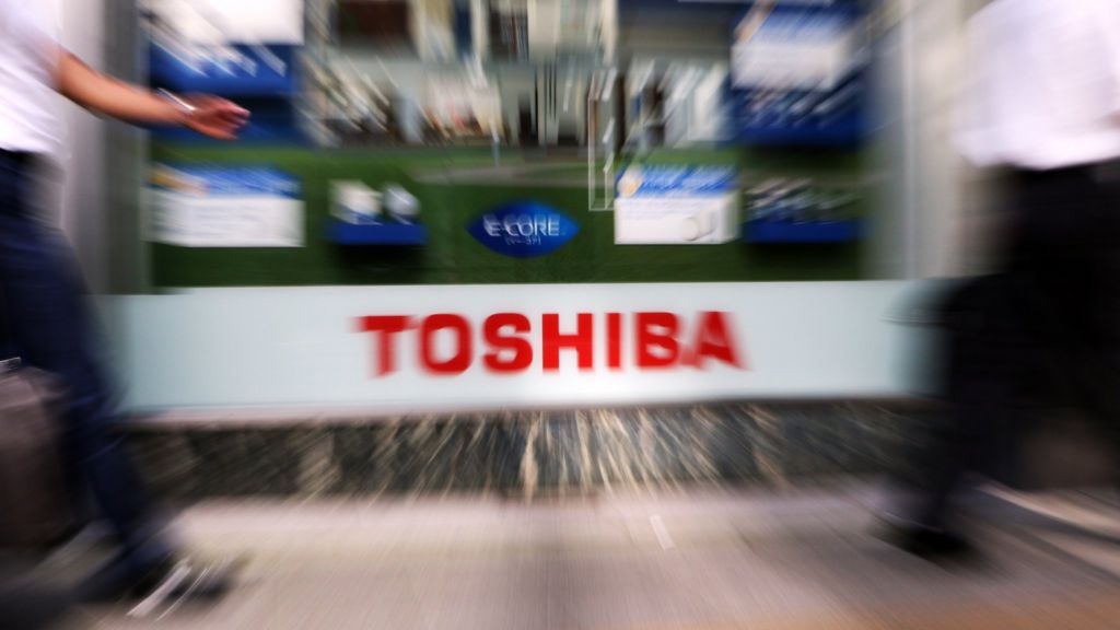 Troubled Toshiba posts $318m loss