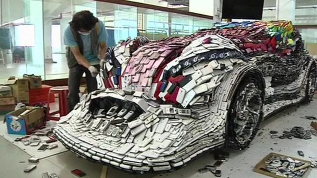 VIDEO: Artist builds car from mobile phones