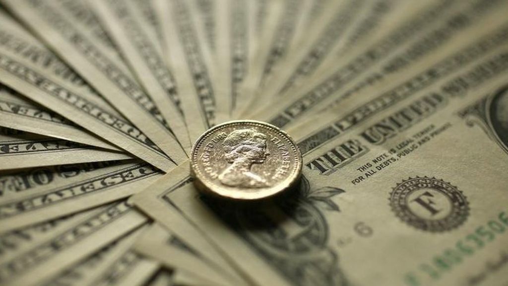 Pound falls as Theresa May indicates Brexit date