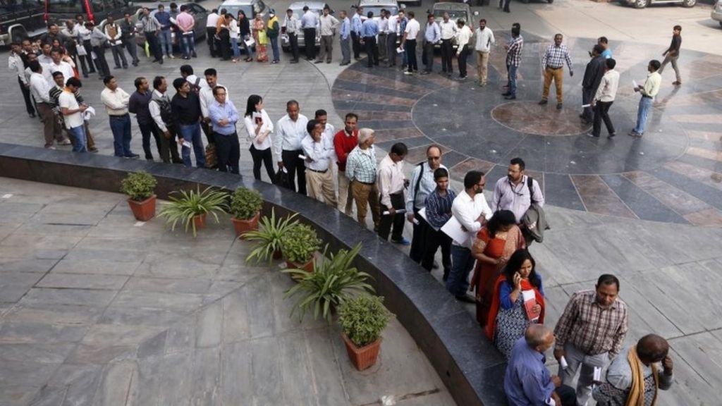 India rupees: Chaos at banks continues after ATMs reopen