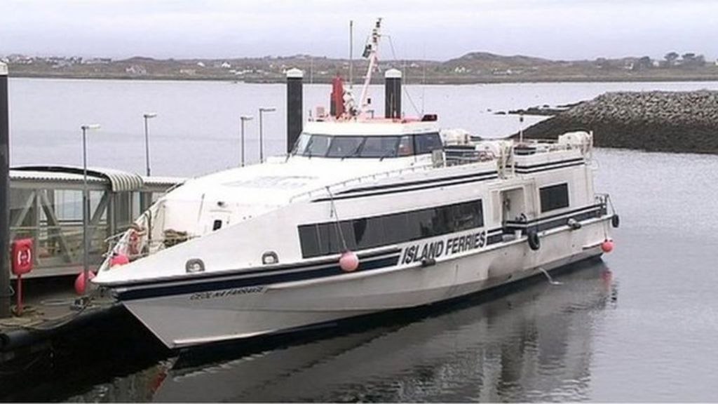 Inis Mór ferry withdrawn in row over passenger levies
