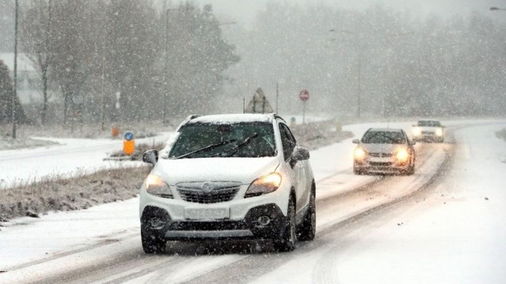 Flights cancelled ahead of snowy conditions