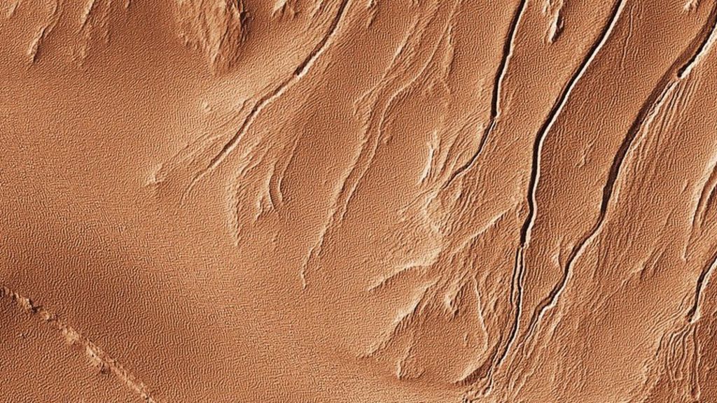 Trapped gas may form Martian gullies