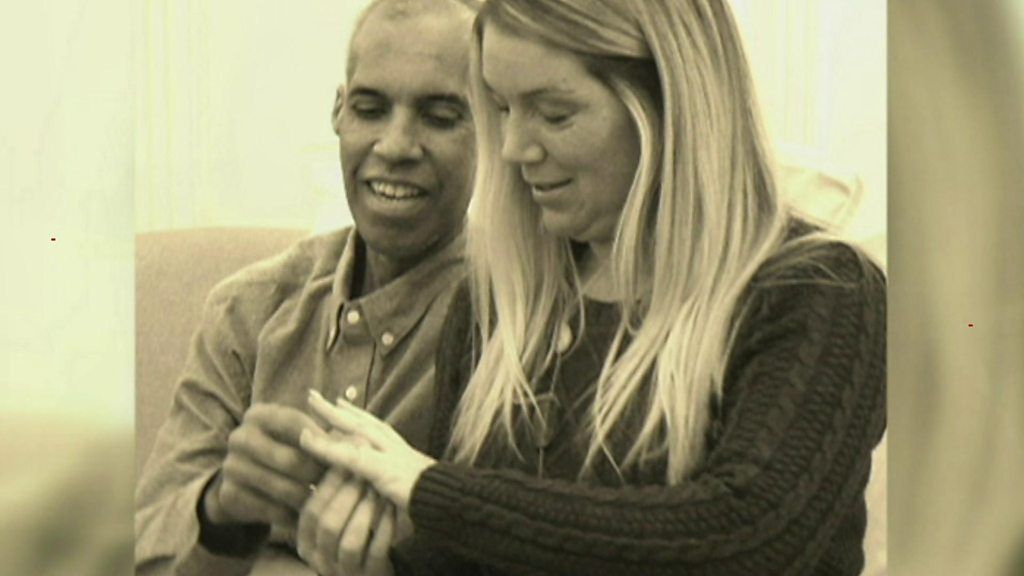 Kindness of strangers: Man pays for hospice wedding flowers