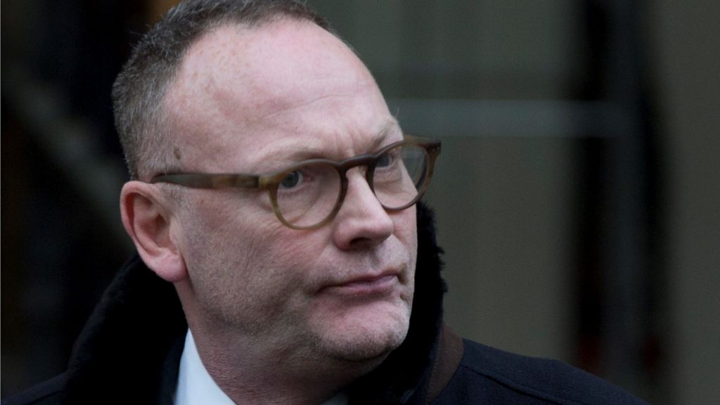 Child sex abuse inquiry: Top lawyer 'considering quitting'