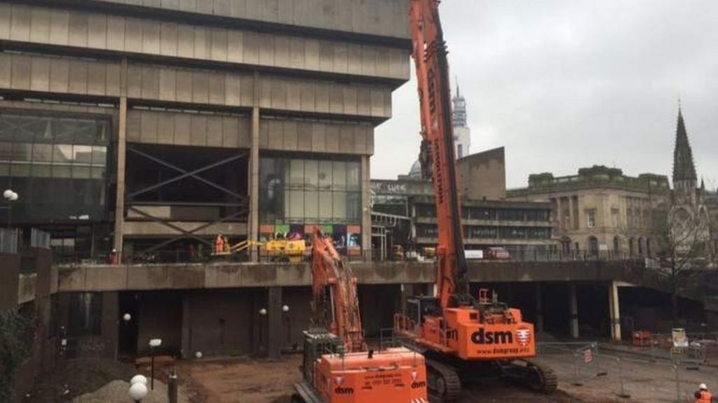 Birmingham Central Library: Demolition work begins - BBC News