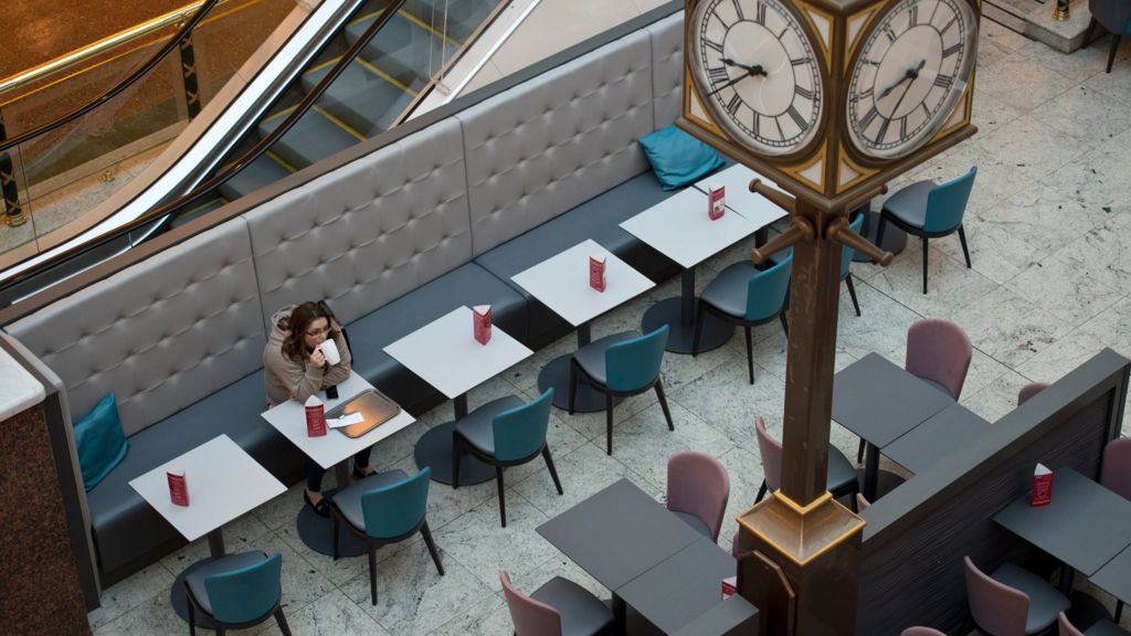 UK services sector maintains growth