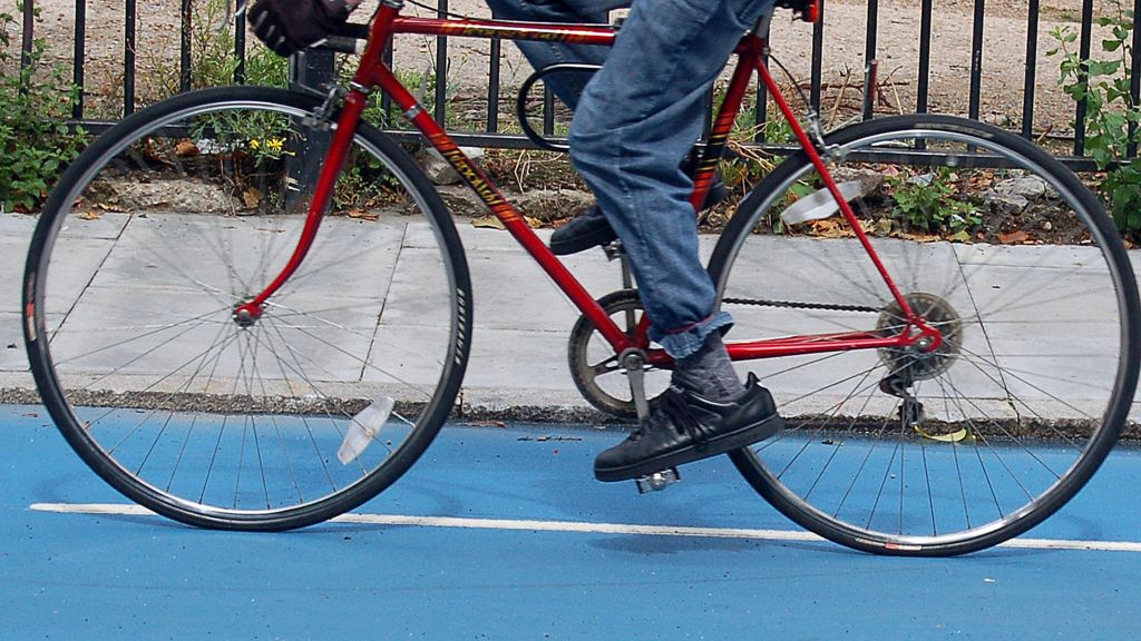 Man aims to cycle UK in virtual reality and other tech news