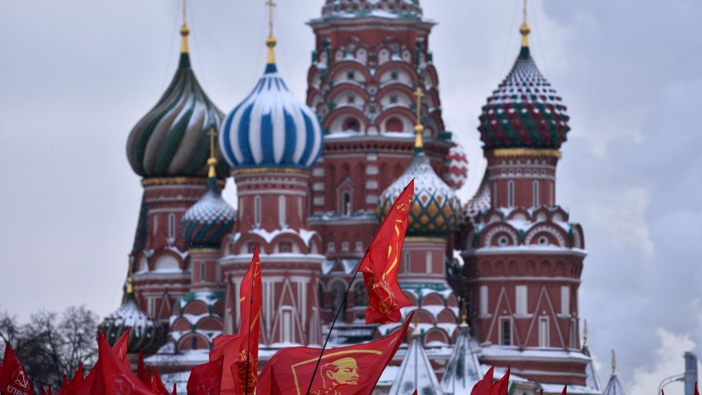 Russian economy hit by oil price slide