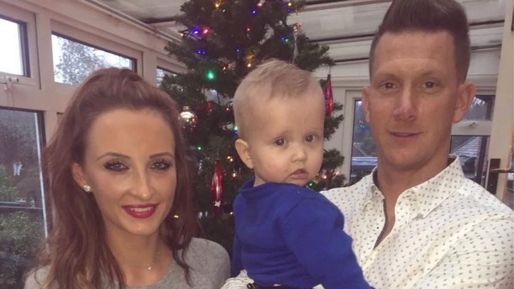 Croydon tram crash: Victim Mark Smith an 'amazing father' - BBC News