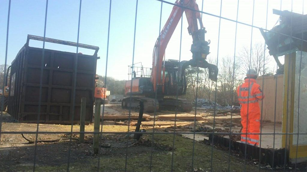 Leaking £7m Dartington Primary School eco-school is demolished