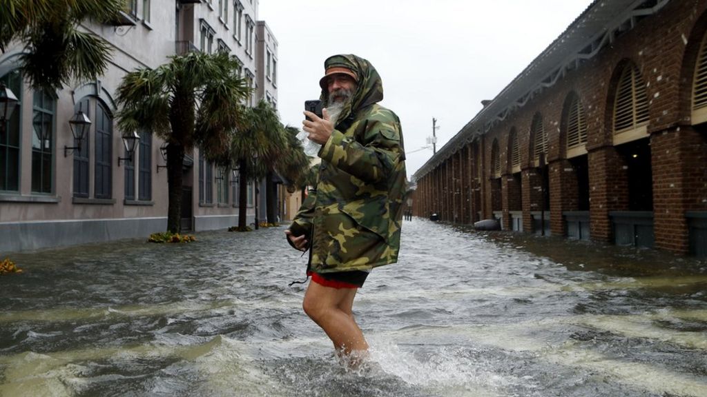 Hurricane Matthew kills 10 in US, floods Carolinas