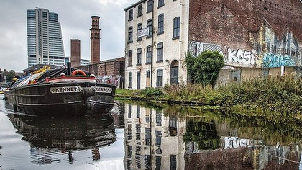 Leeds and Liverpool Canal: Bicentenary of canal marked with voyage