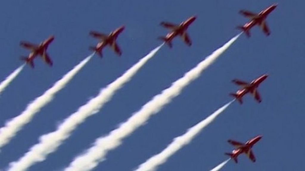 VIDEO: Red Arrows mark Armed Forces Day