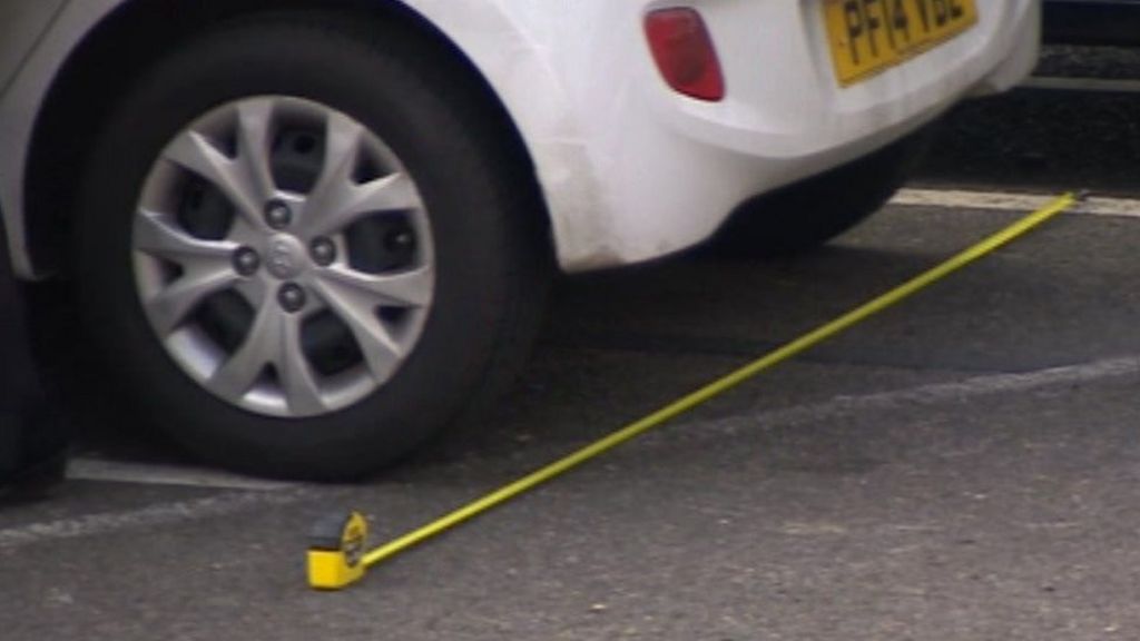 Driver proves Southampton Central station parking bays 'too small ... - BBC News
