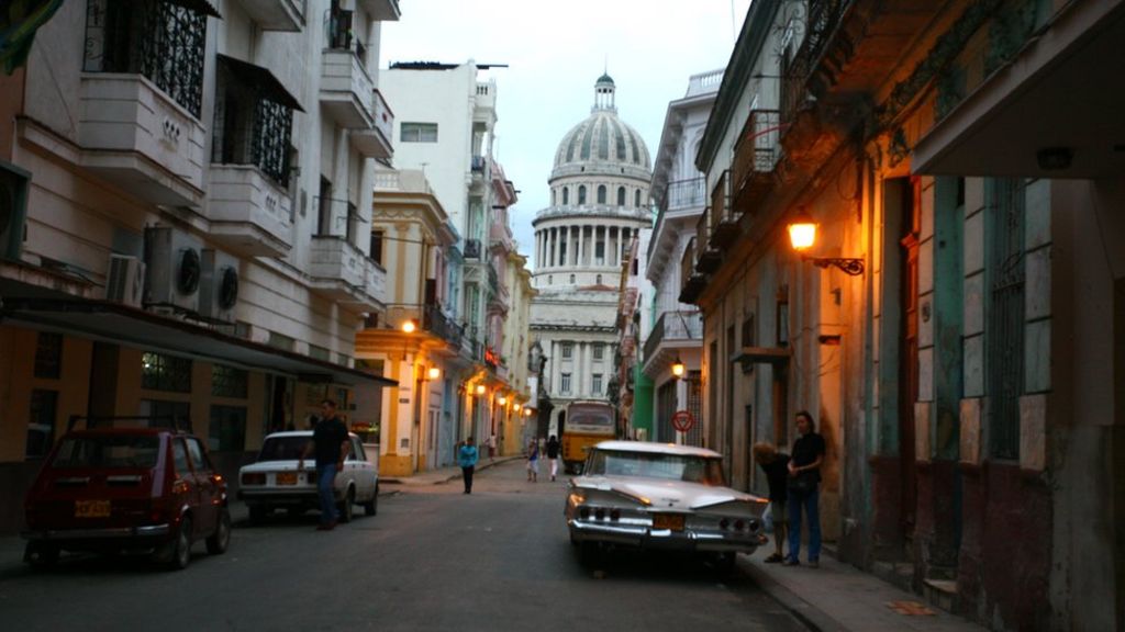 US election 2016: Trump accused of Cuba embargo breach - BBC News