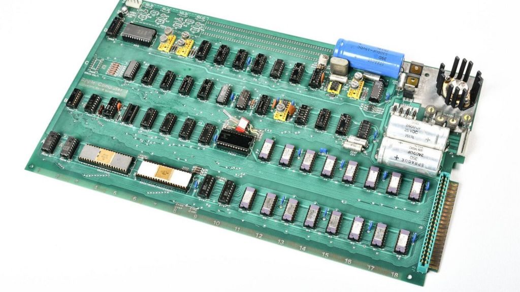 'First Apple computer' sells for $815,000