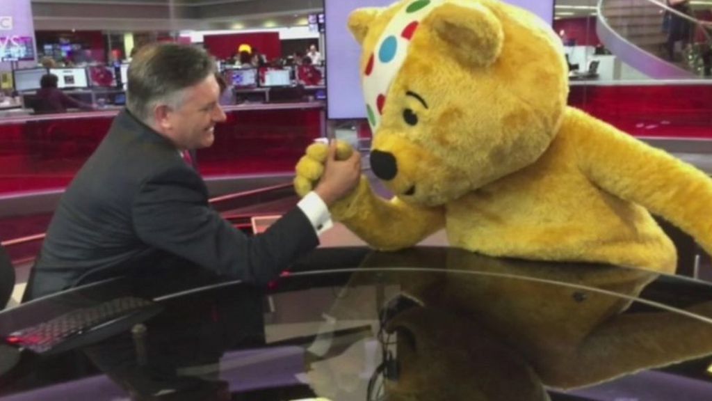 BBC newsroom does #MannequinChallenge