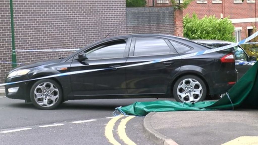 Nottingham car crash death: Murder accused pair remanded - BBC News