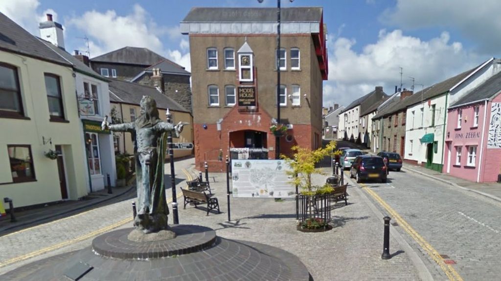 Llantrisant war memorial site prompts concerns BBC News