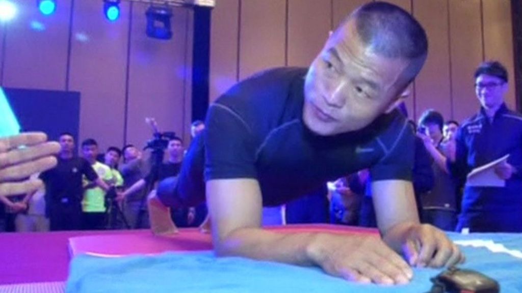 VIDEO: Policeman planks for eight hours