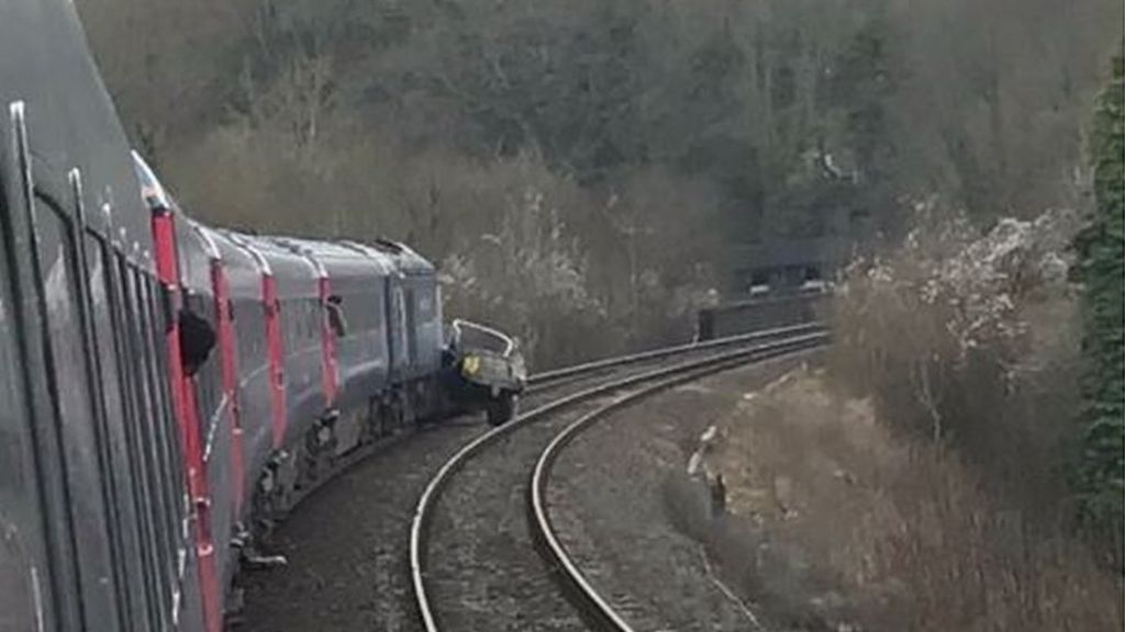 Man dies in Frampton Mansell level crossing crash - BBC News