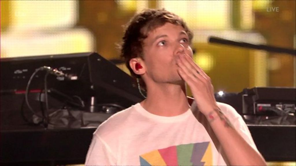 Louis Tomlinson pays tribute to mother on X Factor