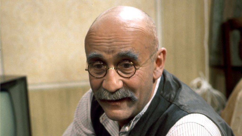 Obituary: Warren Mitchell
