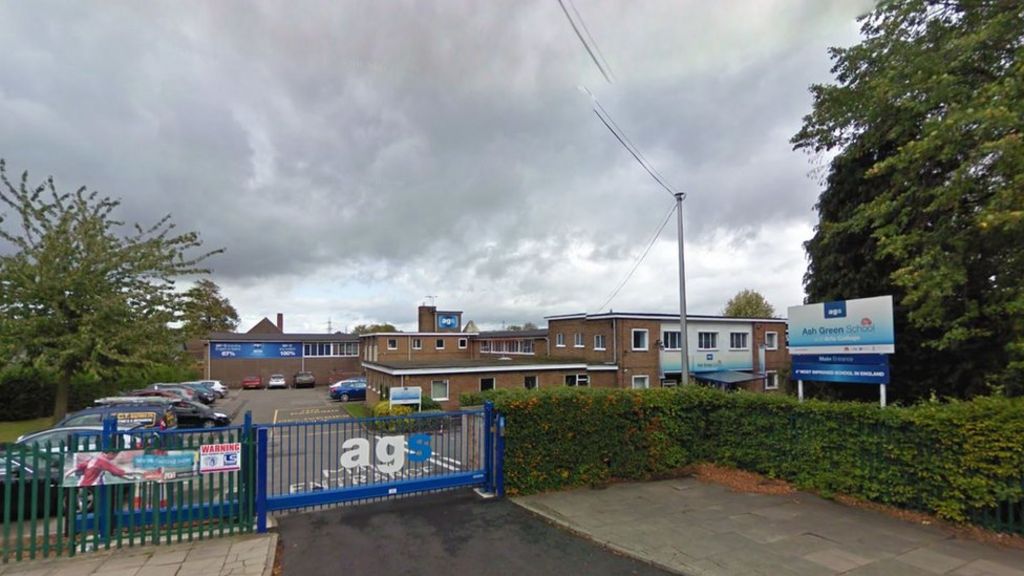 Pupils at home over 'block closure'