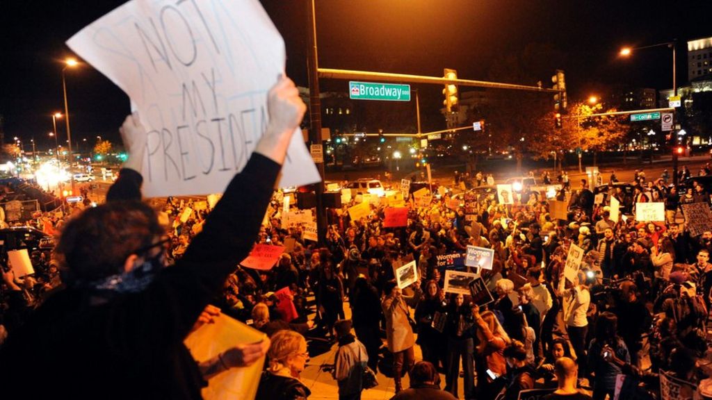 Protests against Trump turn violent in Portland, Oregon BBC News