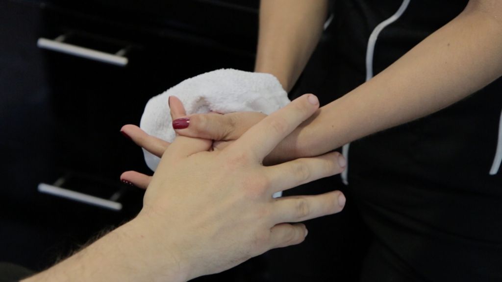 Shine On Why Colombian Men Like To Get Their Nails Done BBC News