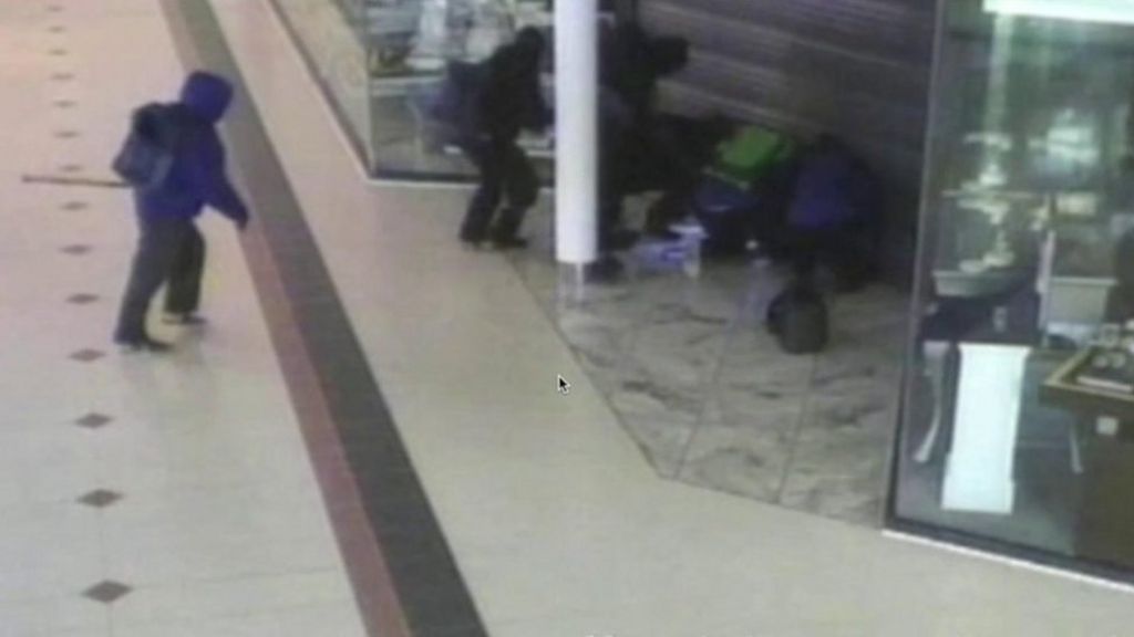 Gang travels by bike to stores stealing gems worth millions