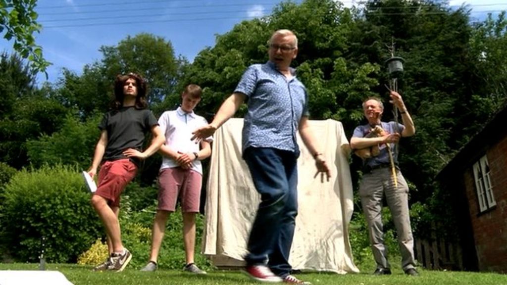 VIDEO: RSC uses amateurs in celebration