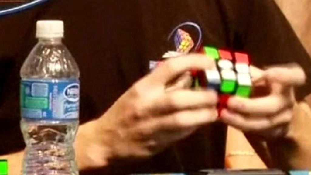 VIDEO: Rubik's champion wins in 5.695 seconds