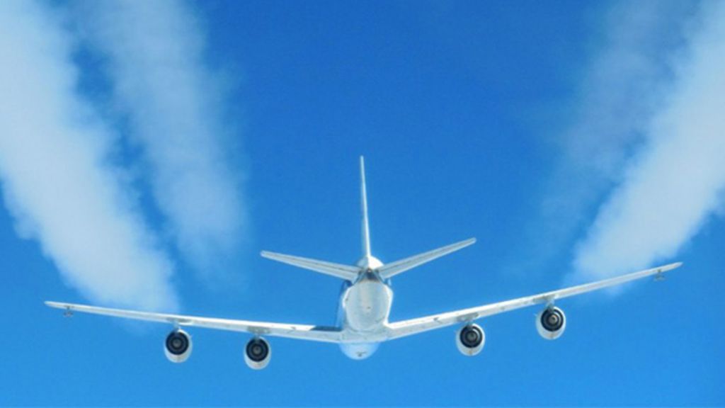 Climate change: Biofuels 'could limit jet contrails'