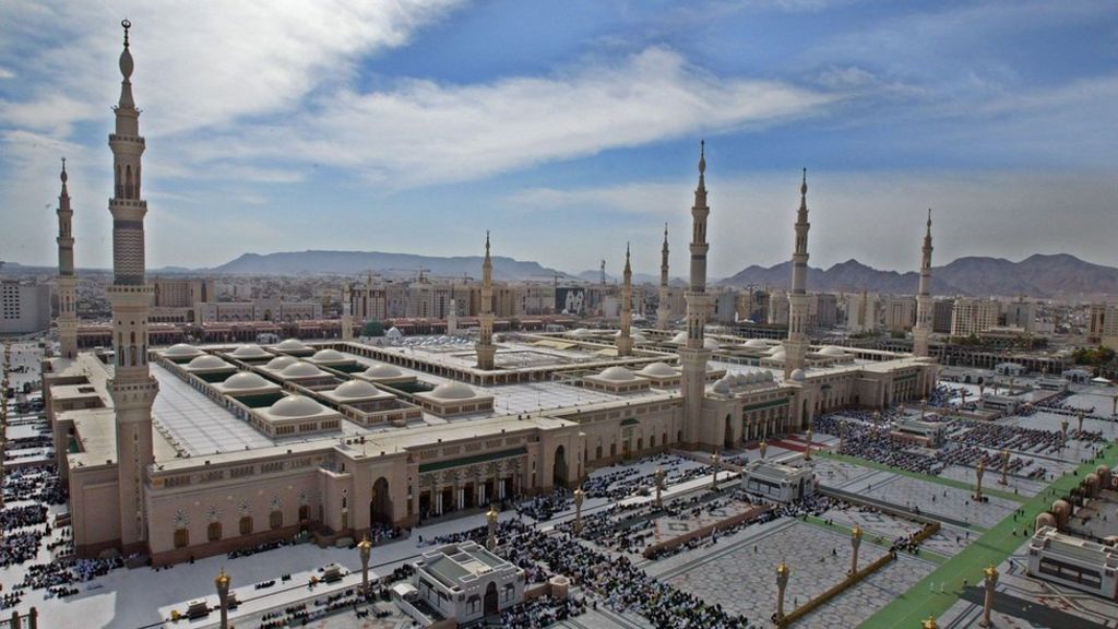 Several pilgrims hurt in Saudi crash