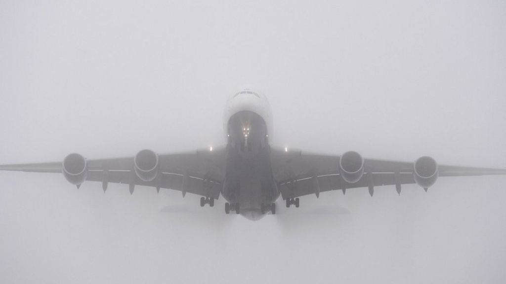 Fog at London airports causes second day of disruption