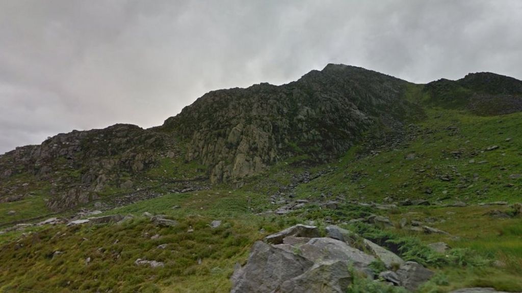 Walker died while looking for safe route off Tryfan, Snowdonia