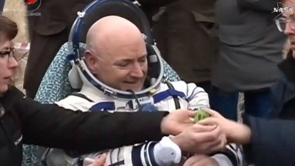 ISS astronauts end year in space