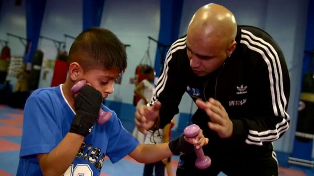 Nottingham community boxing coach gets Empire medal - BBC News - BBC News