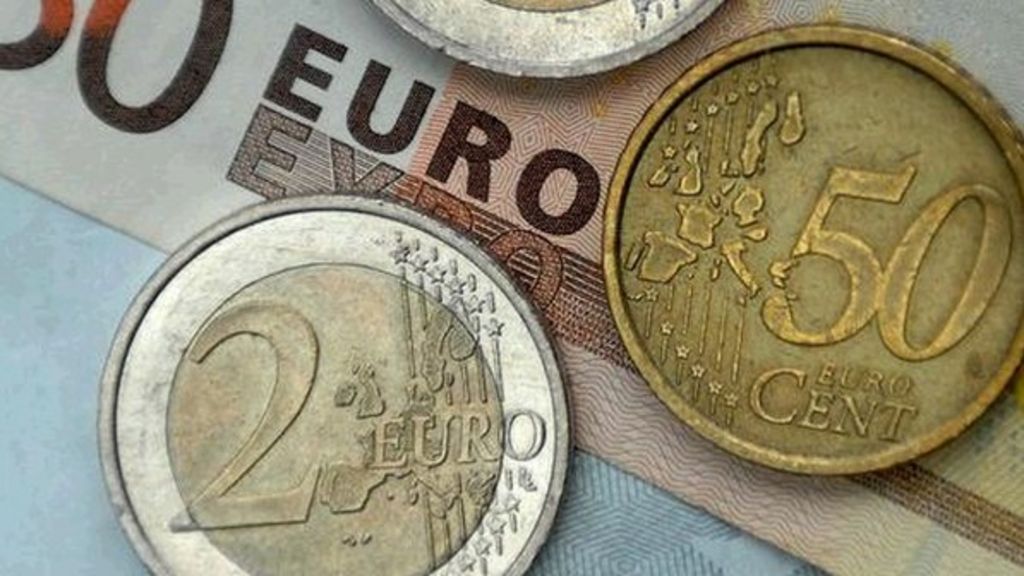 Self-service currency exchange opens