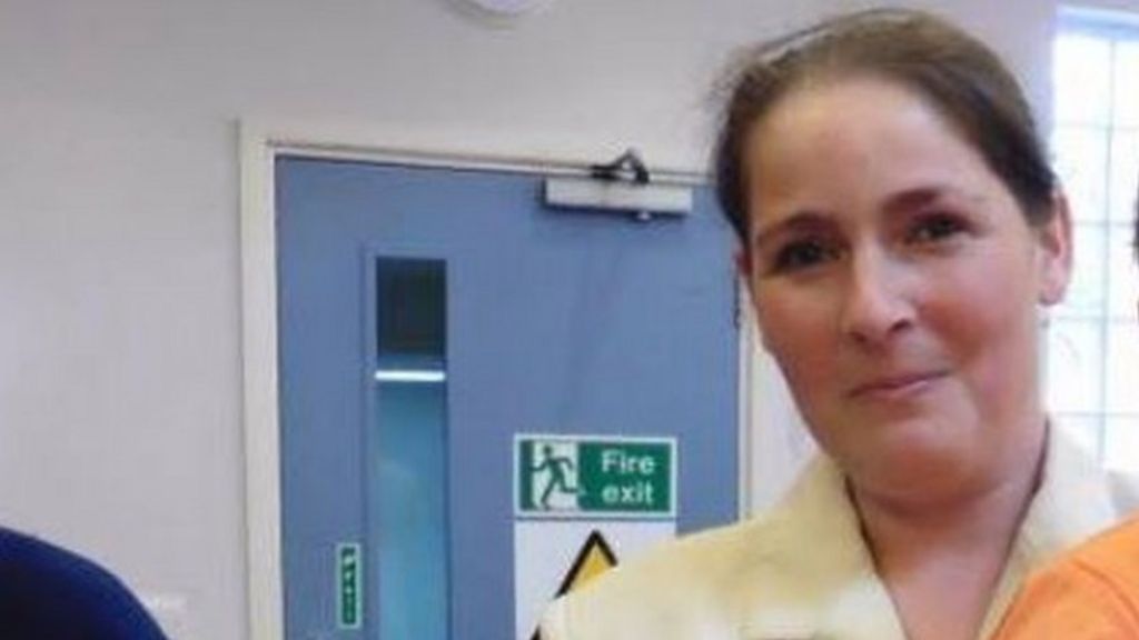 Toddler 'found alone with mum's body'