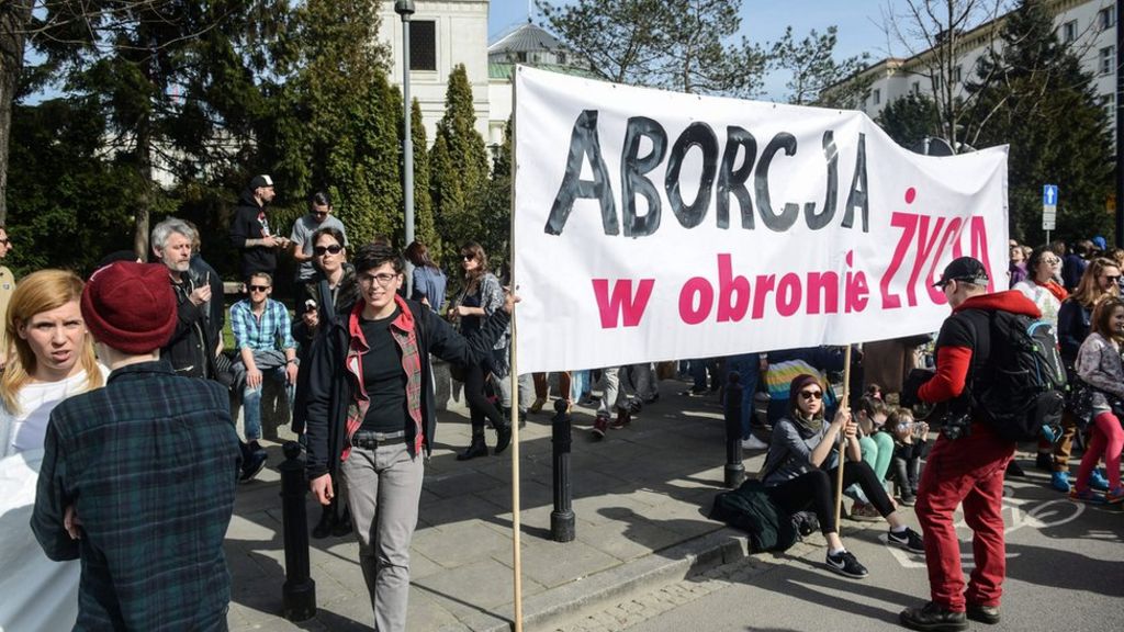 Polish MPs pave way for abortion ban