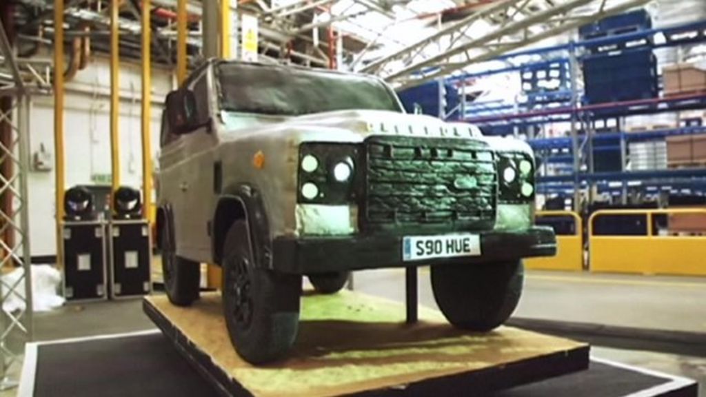 Giant Land Rover cake rises to the occasion in Solihull - BBC News