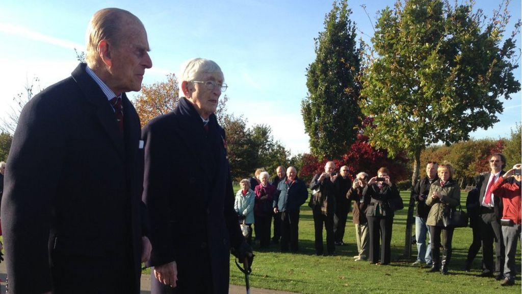 Duke unveils tribute to war-wounded Guinea Pigs